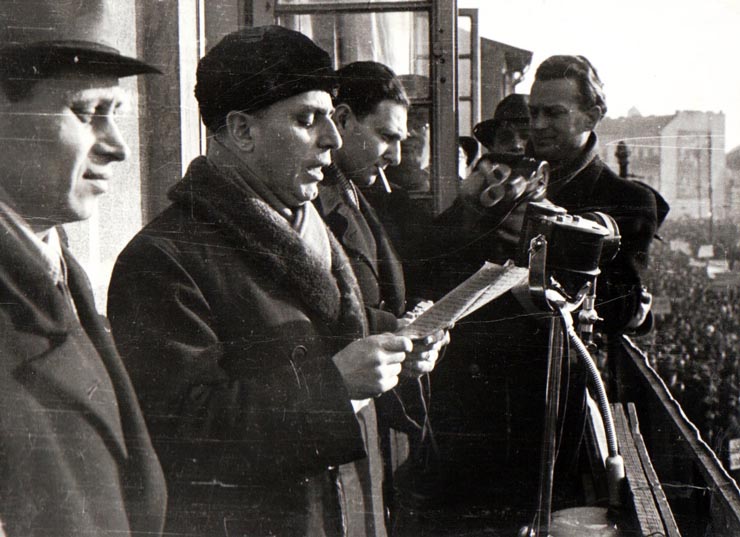 Demonstraţie comunistă în  în 13 februarie1945.