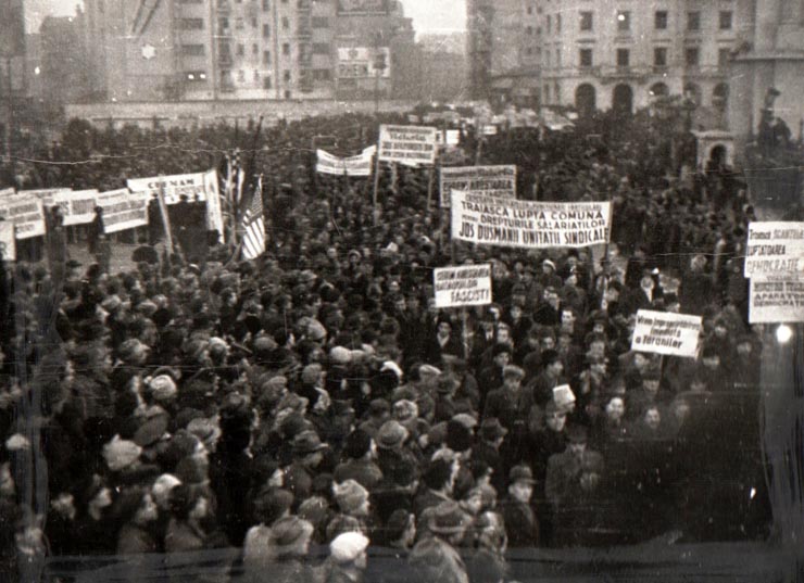 Demonstraţie comunistă în  în 13 februarie1945.
