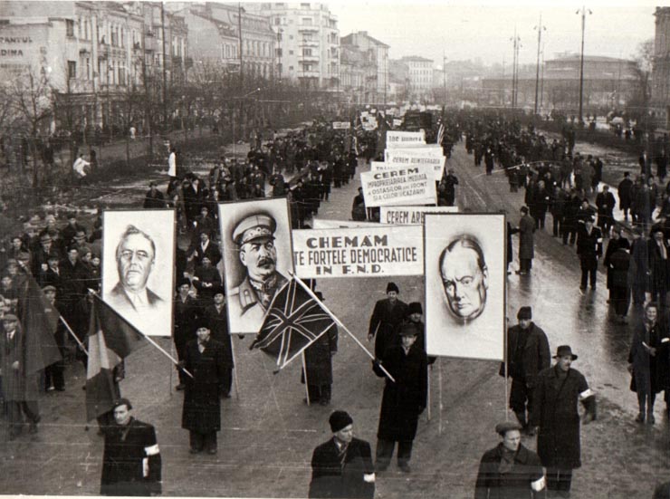 Demonstraţie comunistă în  în 13 februarie1945.