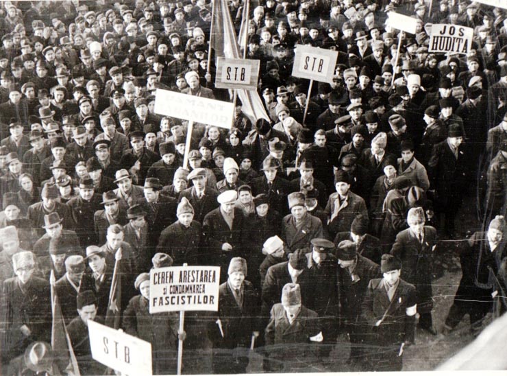Demonstraţie comunistă în  în 13 februarie1945.