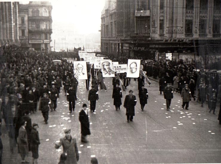 Demonstraţie comunistă în  în 13 februarie1945.