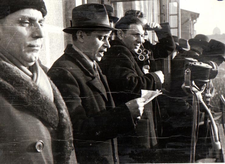 Demonstraţie comunistă în  în 13 februarie1945.