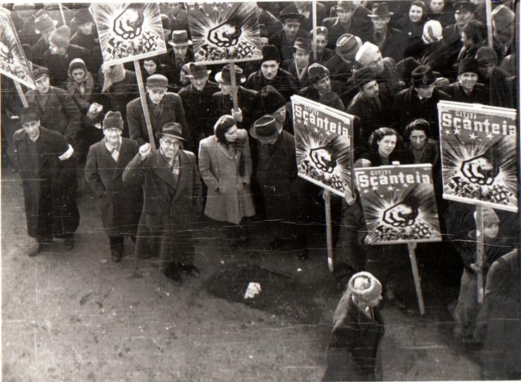 Demonstraţie comunistă în  în 13 februarie1945.