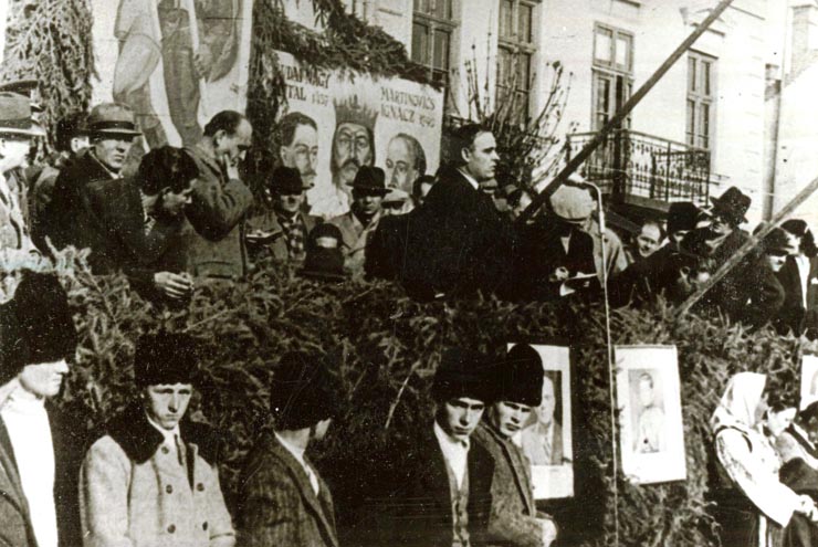 Adunare la Miercurea-Ciuc, cu prilejul împărţirii titlurilor de proprietate.(1945)