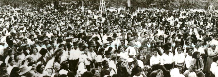 Fotografia reprezintă un aspect de la constituirea Cooperativei agricole din comuna Costra-Nova.(1949)