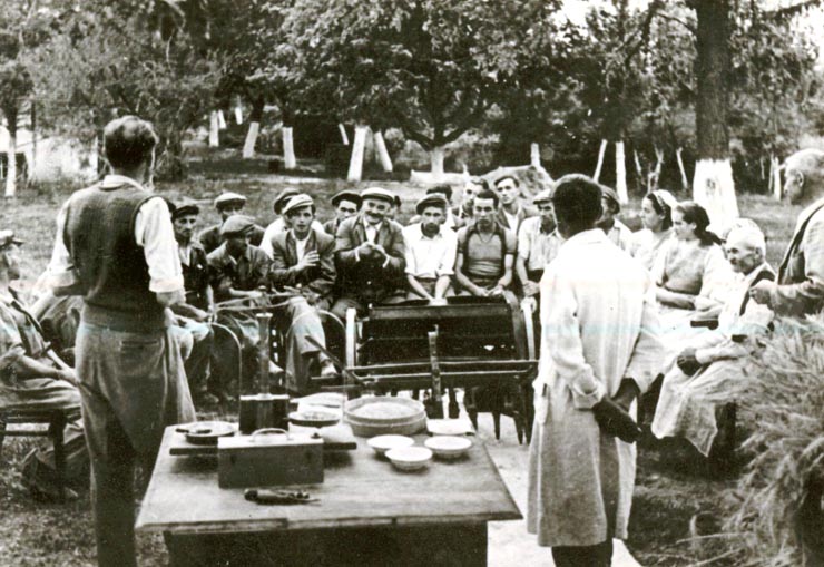 Cerc agrotehnic, la căminul cultural din comuna Jobel, Regiunea Timişoara.(1950)