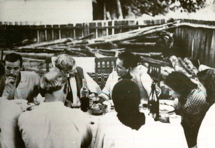 Gheorghe Apostol în satul Strâmba.(1956)