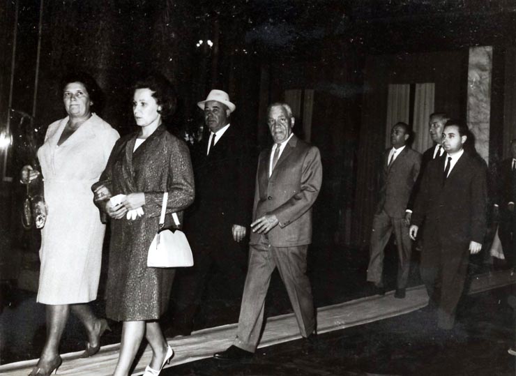 Emil Bodnăraş îl întâmpină pe P.E. Selest, membru al Biroului Politic al C.C. al P.C.U.S., la sosirea în ţara noastră. (1 X 1966)