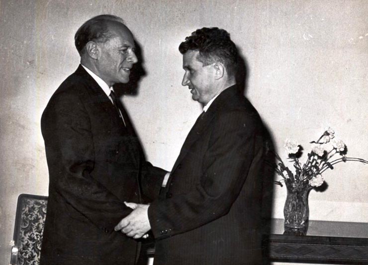 Întâlnirea lui Nicolae Ceauşescu cu Samuil Mikunis şi Moshe Sneh, membri ai C.C. al P.C. din Israel. (1 X 1966)
