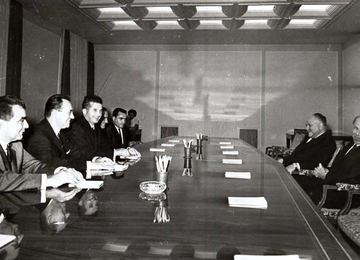 Întâlnirea lui Nicolae Ceauşescu cu Samuil Mikunis şi Moshe Sneh, membri ai C.C. al P.C. din Israel . (1 X 1966)