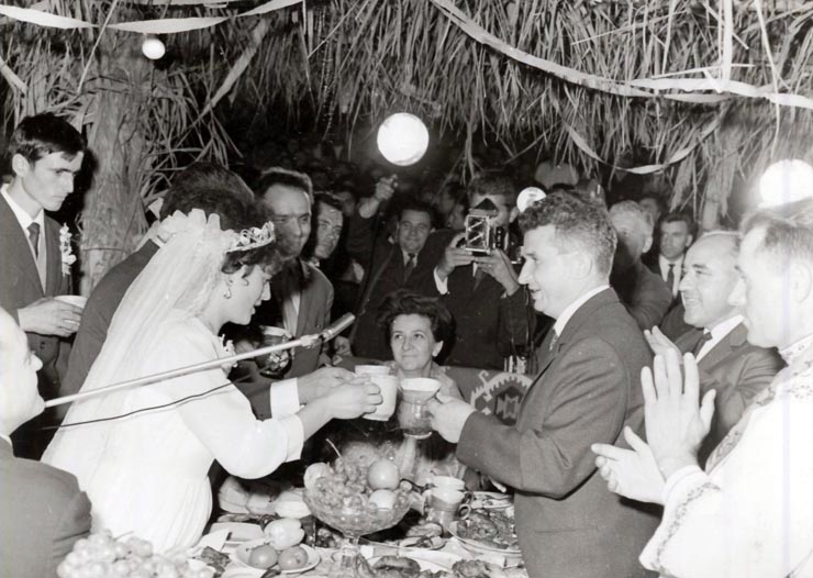 Membrii ai conducerii de partid şi de stat, cu prilejul sărbătoririi Zilei Recoltei (Coşereni) . (2 X 1966)