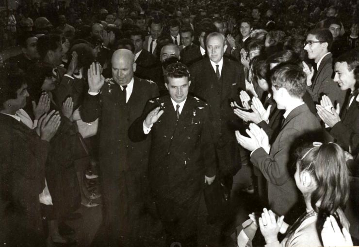 Membrii ai conducerii de partid şi de stat în mijlocul studenţilor, cu ocazia deschiderii noului an de învăţământ superior. (3 X 1966)