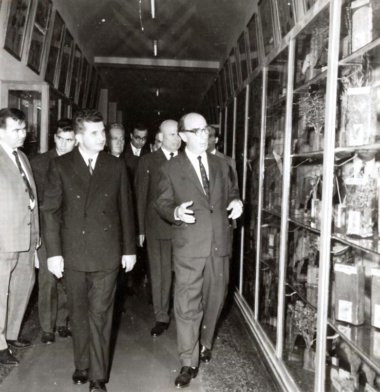 Membrii ai conducerii de partid şi de stat în mijlocul studenţilor, cu ocazia deschiderii noului an de învăţământ superior. (3 X 1966)