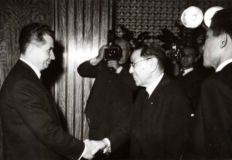 Aspect de la primirea vicepreşedintelui Partidului Liberal Democrat din Japonia, Shojiro Kawashima, de către Nicolae Ceauşescu. (10 X 1966)