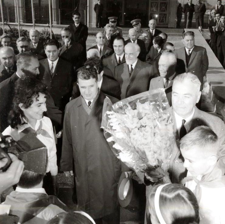 Nicolae Ceauşescu şi Ion Gheorghe Maurer la plecarea spre Moscova într-o vizită prietenească. (17 X 1966)