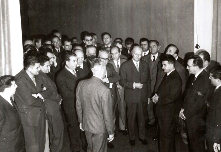Vizitarea de către Nicolae Ceauşescu a expoziţiei „Dezvoltarea ştiinţei în România.” . (25 X 1966)