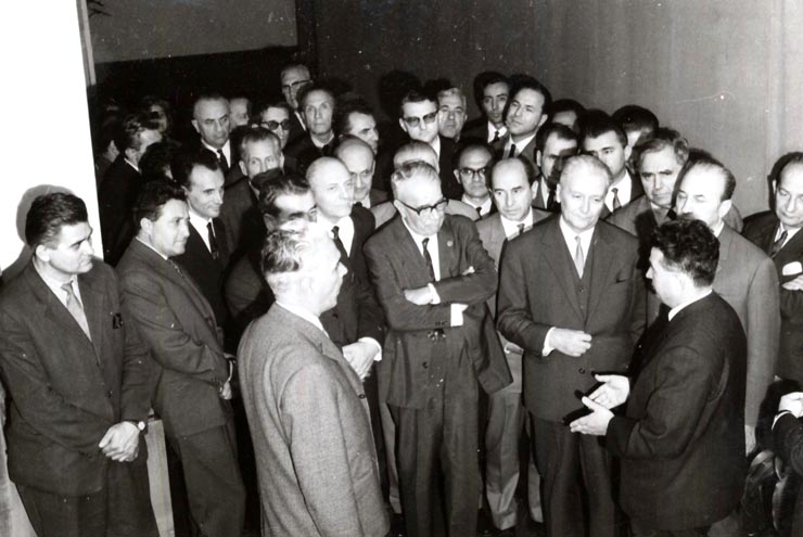 Vizitarea de către Nicolae Ceauşescu a expoziţiei „Dezvoltarea ştiinţei în România.” . (25 X 1966)