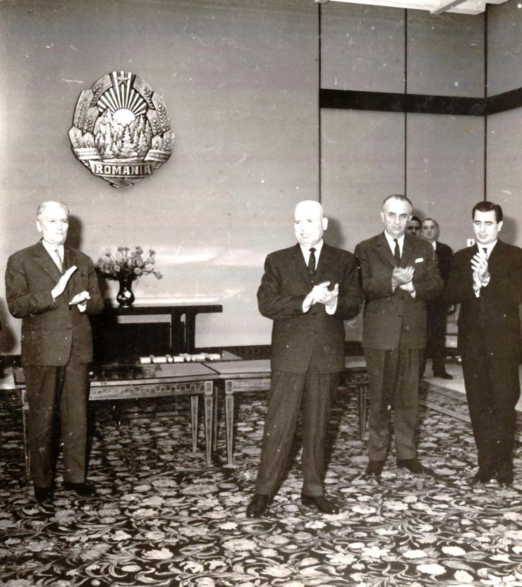 Aspect de la înmânarea unor ordine şi decoraţii la Consiliul de Stat al Republicii Socialiste România (11 XI 1966)