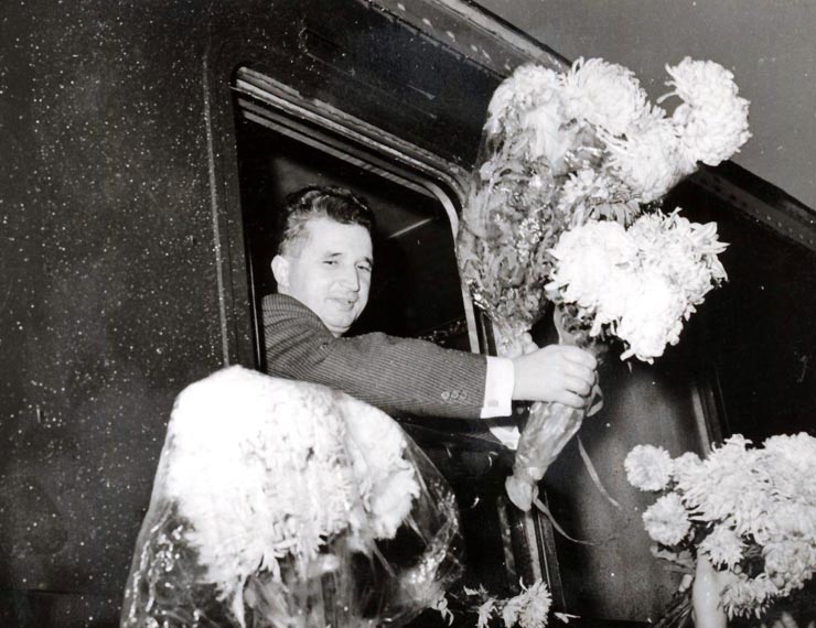 Delegaţia Partidului Comunist Român la cel de al IX-lea Congres al Partidului Comunist Bulgar, la trecerea prin oraşul Giurgiu. (13 XI 1966)