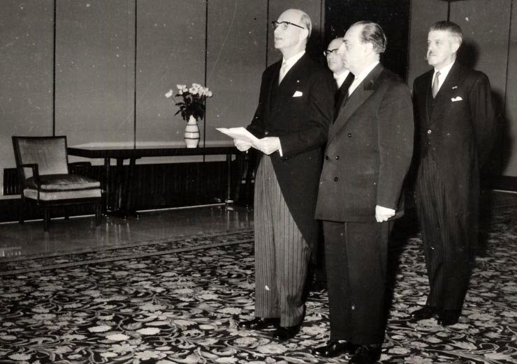 Prezentarea scrisorilor de acreditare de către ambasadorul Olandei în R.S. România . (15 XI 1966)