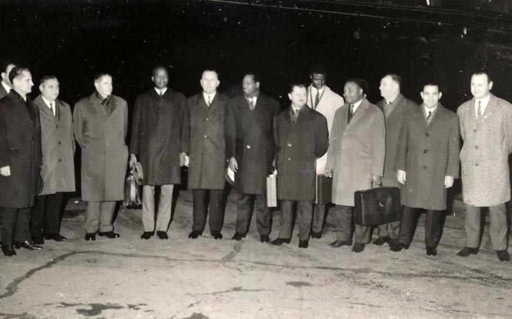 Aspect de la sosirea delegaţiei guvernamentale a Republicii Guineea condusă de Diakite Moussa, membru al Biroului Politic Naţional al Partidului Democrat din Guineea. (25 XI 1966)