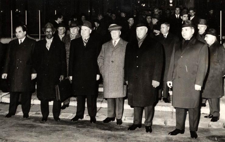 Membri ai conducerii de partid şi de stat pe aeroportul Băneasa, cu ocazia plecării lui Chivu Stoica în Etiopia, într-o vizită oficială. (5 XII 1966)