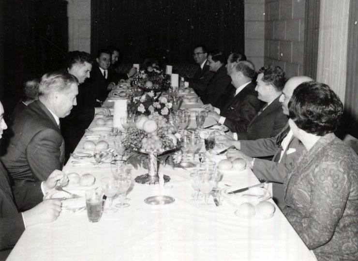 Aspect de la masa oferită de Nicolae Ceauşescu cu prilejul vizitei delegaţiei Partidului Comunist din Venezuela. (12 XII 1966)