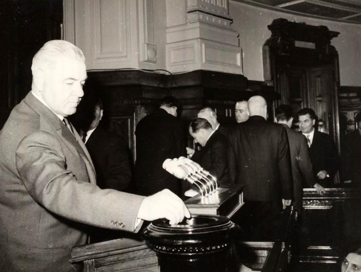 Aspect de la cea de a VI-a sesiune a Marii Adunări Naţionale. (26-29 XII 1966)