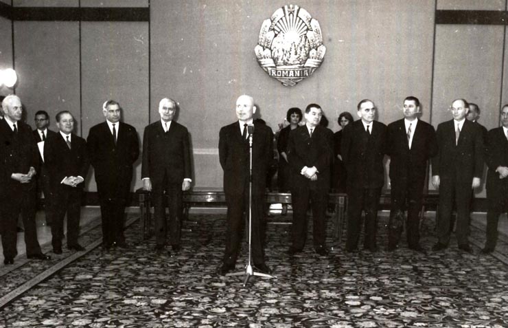 Aspect de la solemnitatea înmânării unor ordine ale Republicii Socialiste România (Consiliul de Stat) (30 XII 1966)