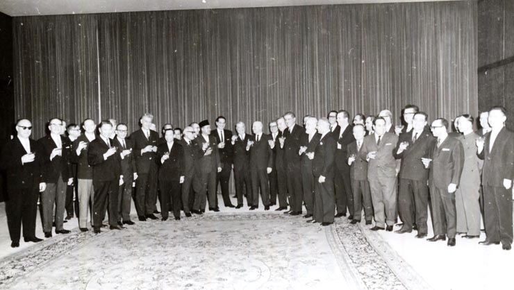 Membrii corpului diplomatic acreditat în România, în vizită protocolară la Consiliul de Stat, cu ocazia anului nou. (31 XII 1966)