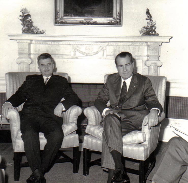 Primirea la Casa Albă a lui Nicolae Ceauşescu de către preşedintele S.U.A., Richard Nixon.     (octombrie 1970).