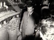 Aspect din timpul vizitei conducătorilor de partid şi de stat în regiunea Bacău (C.A.P. Băltăţeşti) 