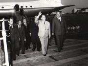 Sosirea unei delegaţii guvernamentale economice a R.D. Vietnam, condusă de Le Thanh Nghi