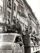 Bulevardul Carol. Intrarea Armatei Sovietice în Bucureşti. Cap de coloană. 