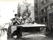 Întâlnirea cu Armata Roşie în Bucureşti (Bulevardul Carol).
