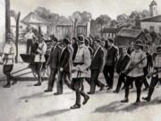 Fotografie reprezentând un grup de conducători ceferişti arestaţi şi escortaţi spre Consiliul de război din Craiova (1934 iunie).