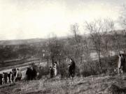 Aspect de la înmormântarea deţinuţilor ucişi în timpul cutremurului din 10 noiembrie 1940 la Doftana (1940 noiembrie 10).