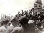 Coloane şi grupuri de oameni ai muncii din Capitală îndreptându-se spre sediul C.C. al P.C.R. din Aleea Alexandru, unde a vorbit Gheorghe Gheorghiu-Dej (1944, august 30).