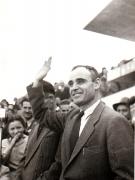 Gheorghe Ghorghiu-Dej în faţa microfonului, la mitingul oamenilor muncii din Capitală, care a avut loc pe stadionul A.N.E.F. (1944 septembrie 24).