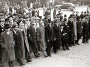 Gheorghe Gheorghiu-Dej, Emil Bodnăraş, I. Rangheţ, Lucreţiu Pătrăşcanu, Pătraşcu Andrei, Constantin Pârvulescu, Ana Pauker, Vasile Luca în fruntea coloanelor de muncitori care se îndreaptă spre Ambasada Uniunii Sovietice cu prilejul sărbătoririi Marii Revoluţii Socialiste din Octombrie (Şoseaua Kiseleff) (1944 noiembrie 7).