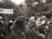 Gheorghe Gheorghiu-Dej şi alte persoane primind defilarea oamenilor muncii din Capitală de pe platforma unui camion  cu prilejul sărbătoririi Marii Revoluţii Socialiste din Octombrie (Şoseaua Kiseleff) (1944 noiembrie 7).