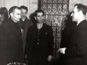 Gheorghe Gheorghiu-Dej, participă la o consfătuire cu activiştii de partid şi sindicali din Valea Jiului. Sunt de faţă şi reprezentanţi ai direcţiei (Petroşani) (1944 noiembrie 23).