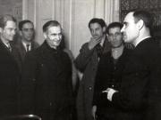 Gheorghe Gheorghiu-Dej, participă la o consfătuire cu activiştii de partid şi sindicali din Valea Jiului. Sunt de faţă şi reprezentanţi ai direcţiei (Petroşani) (1944 noiembrie 23).