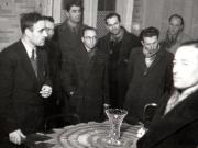 Gheorghe Gheorghiu-Dej, participă la o consfătuire cu activiştii de partid şi sindicali din Valea Jiului. Sunt de faţă şi reprezentanţi ai direcţiei (Petroşani) (1944 noiembrie 23).