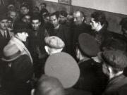 Gheorghe Gheorghiu-Dej în mijlocul unui grup de delegaţi ai muncitorilor mineri din Valea Jiului (Petroşani) (1944 noiembrie 24).