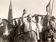 Nicolae Ceauşescu, C. Agiu şi alţii, veniţi în întâmpinarea trupelor sovietice la intrarea în Bucureşti. (30.08.1944)