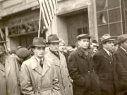 Conducători ai muncitorimii în fruntea unei manifestaţii populare din Capitală pentru un guvern F.N.D. (28 oct. 1944)