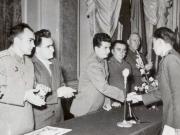 1952. Aspecte din timpul înmânării unor distincţii uteciştilor care au participat la Consfătuirea pe armată a fruntaşilor în pregătirea de luptă şi politică. (1952)