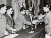 1952. Aspecte din timpul înmânării unor distincţii uteciştilor care au participat la Consfătuirea pe armată a fruntaşilor în pregătirea de luptă şi politică. (1952)
