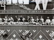 Nicolae Ceauşescu şi alţi conducători de partid şi de stat în timpul demonstraţiei oamenilor muncii din Capitală, cu ocazia zilei de 23 August 1959. (1959)